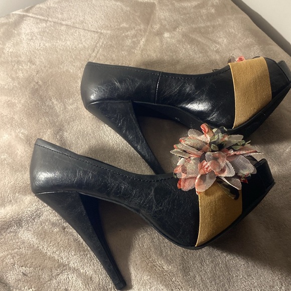 Z London Peep Toe Pump NWT - Size 10 - Picture 4 of 9